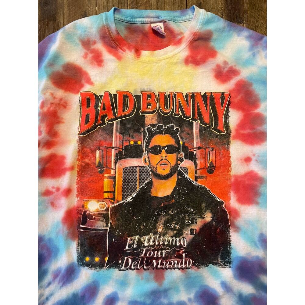 Bad Bunny 2022 El Ultimo Tour Del Mundo Tour T-Shirt (Large) Parking Lot Tee